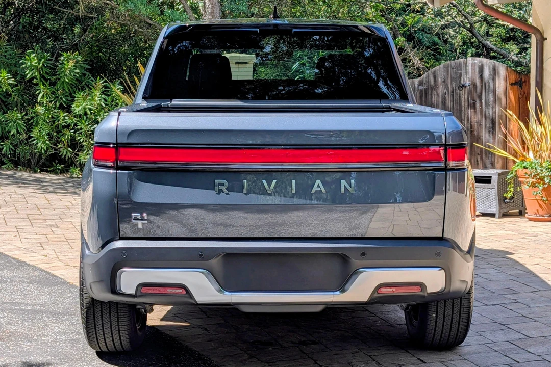 2025 Rivian R1T - Image 5 of 21