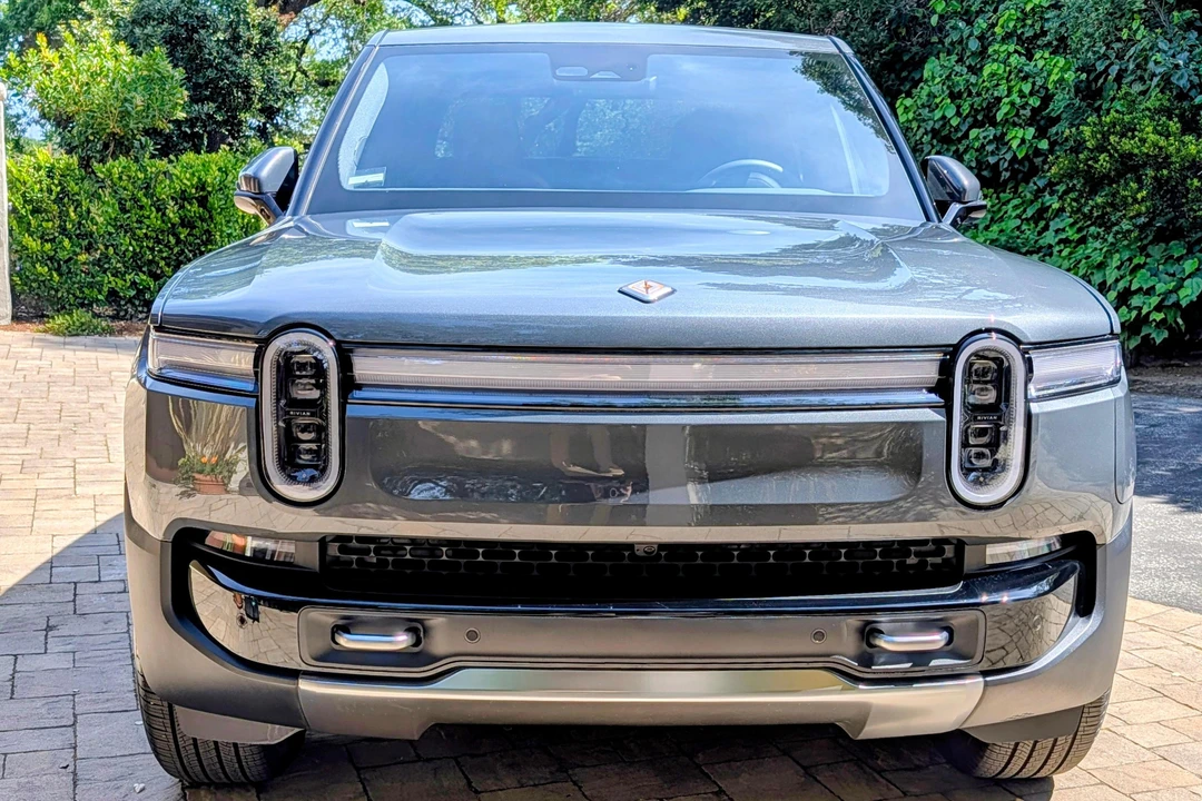 2025 Rivian R1T - Image 2 of 21