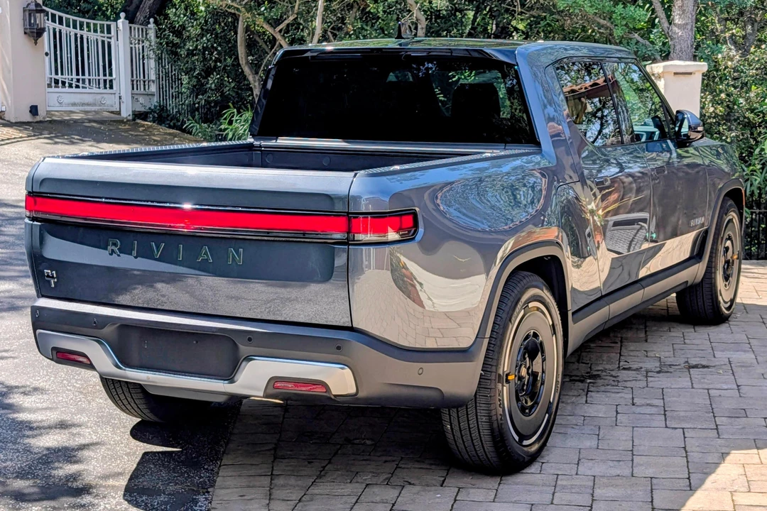2025 Rivian R1T - Image 4 of 21