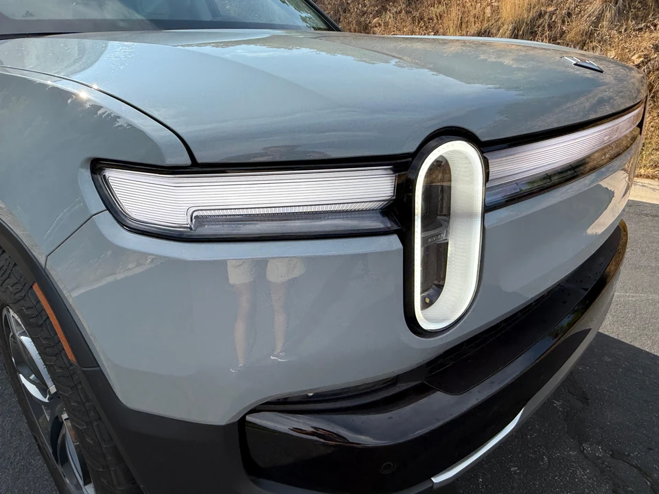 2025 Rivian R1T - Image 17 of 31