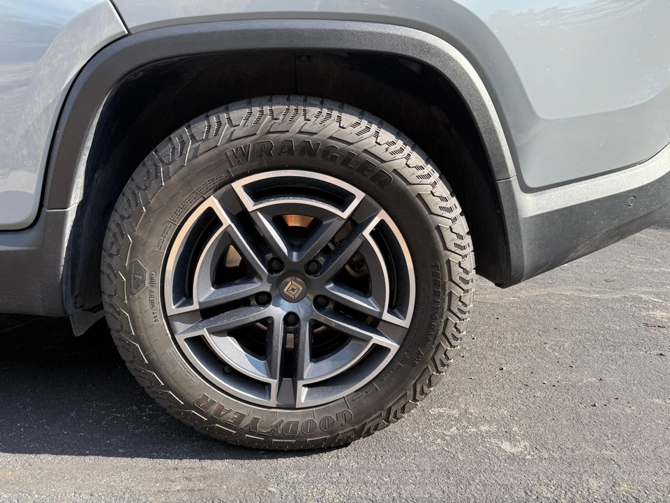2025 Rivian R1T - Image 31 of 31