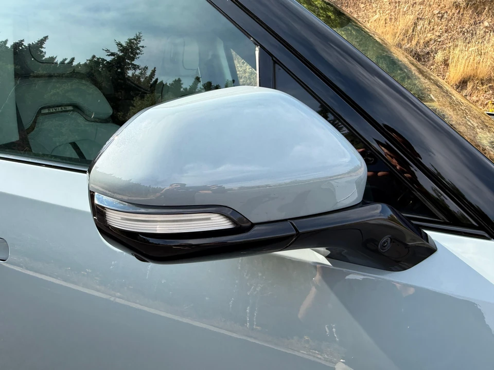 2025 Rivian R1T - Image 28 of 31