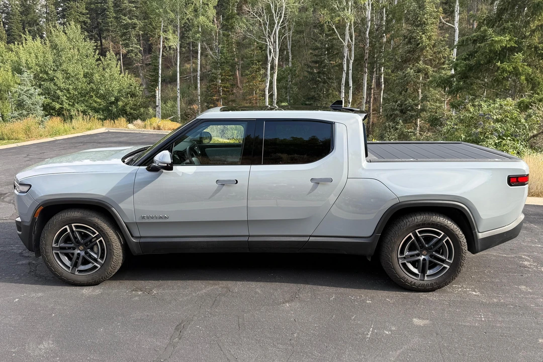 2025 Rivian R1T - Image 3 of 31