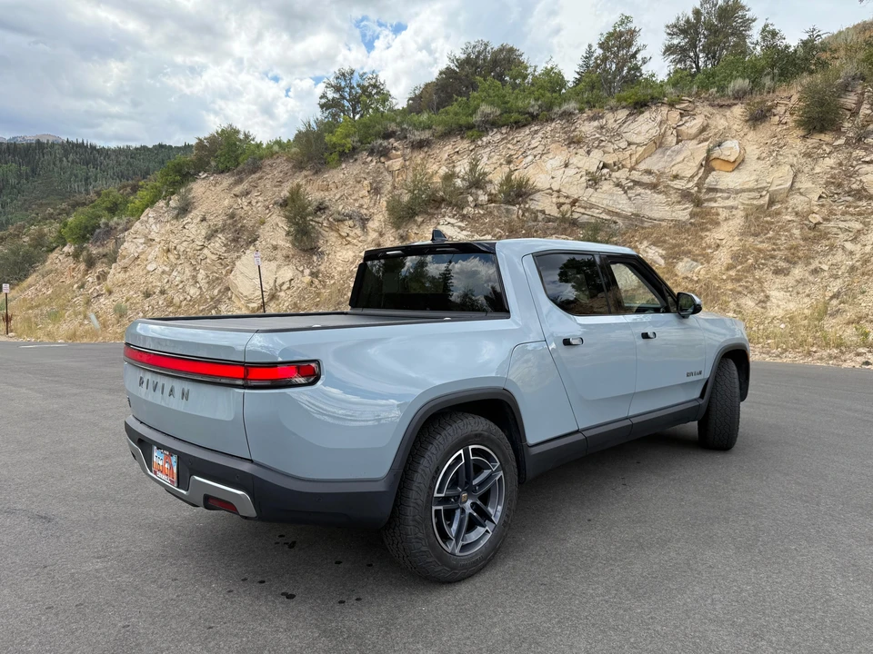 2025 Rivian R1T - Image 13 of 31