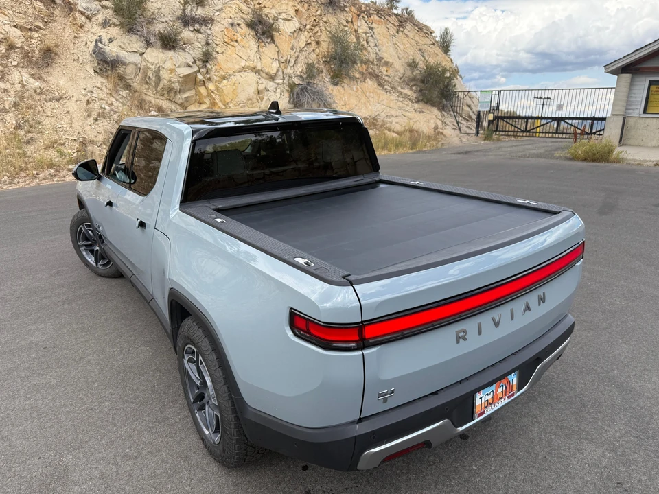 2025 Rivian R1T - Image 11 of 31