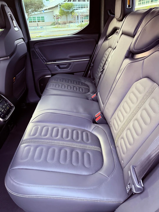 2025 Rivian R1T - Image 30 of 31