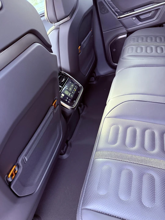 2025 Rivian R1T - Image 31 of 31
