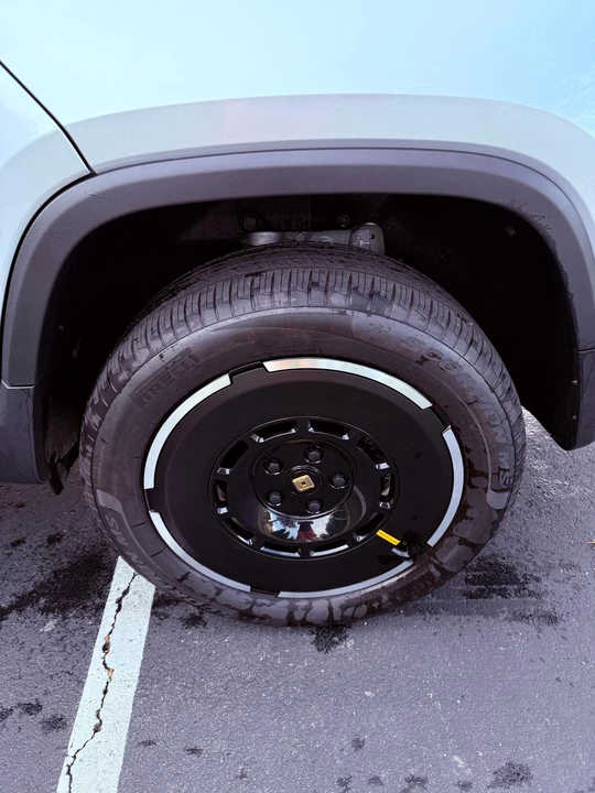 2025 Rivian R1T - Image 21 of 31