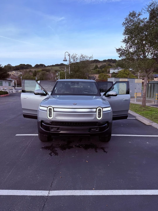 2025 Rivian R1T - Image 6 of 31