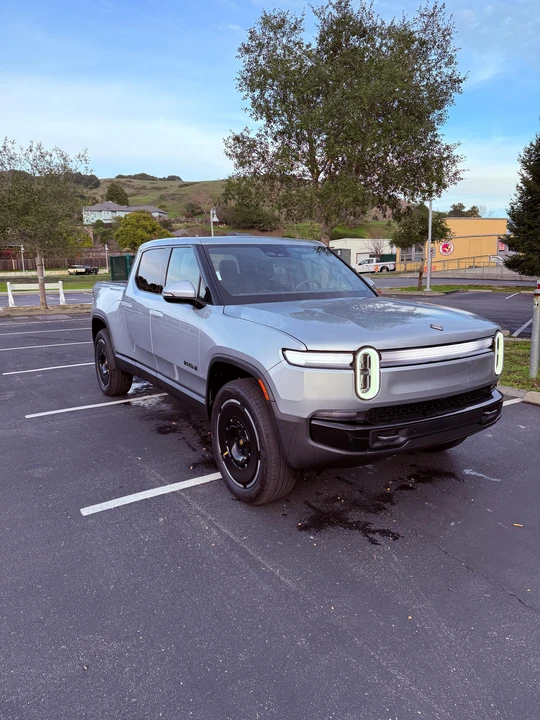 2025 Rivian R1T - Image 13 of 31