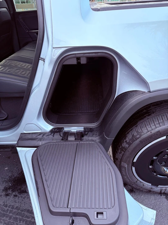 2025 Rivian R1T - Image 16 of 31