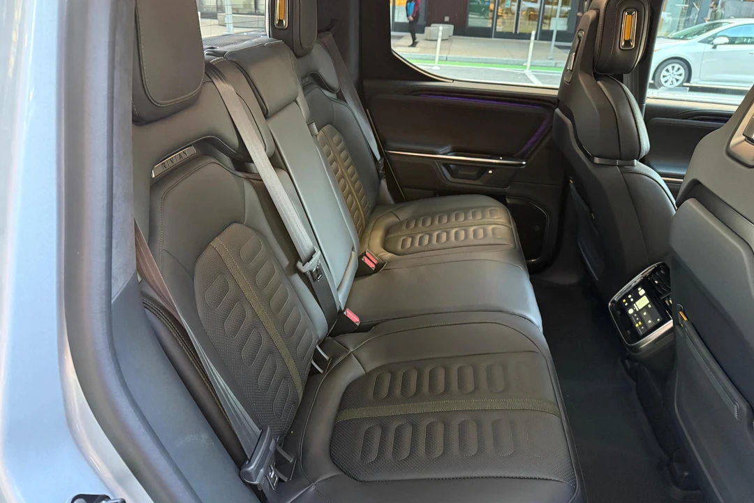 2025 Rivian R1T - Image 26 of 31