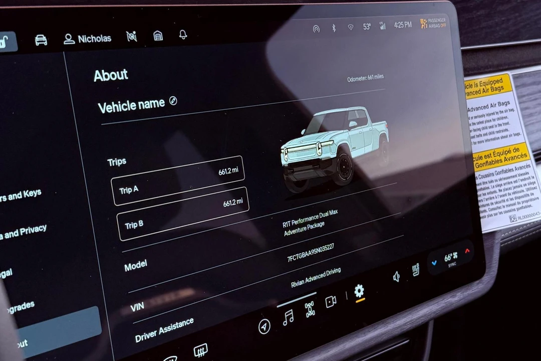 2025 Rivian R1T - Image 27 of 31