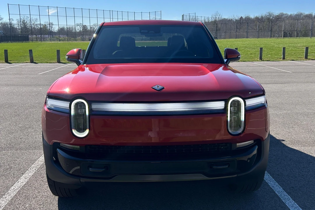 2025 Rivian R1T - Image 2 of 23