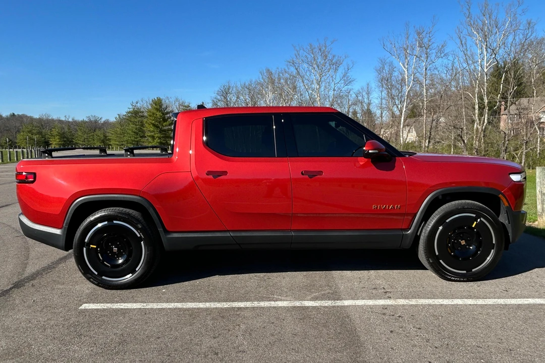 2025 Rivian R1T - Image 3 of 23