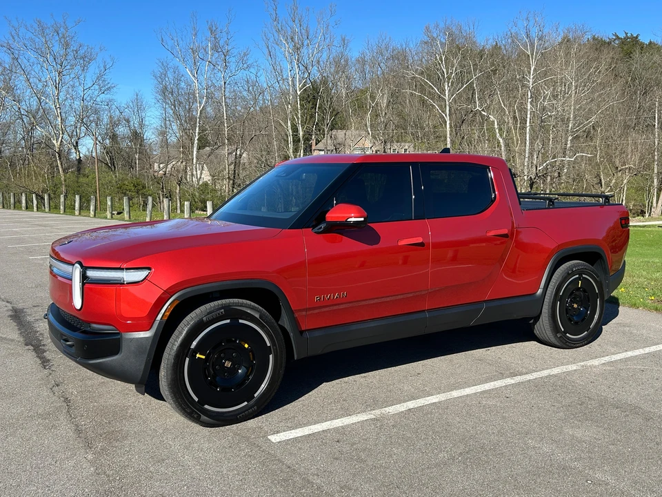 2025 Rivian R1T - Image 9 of 23