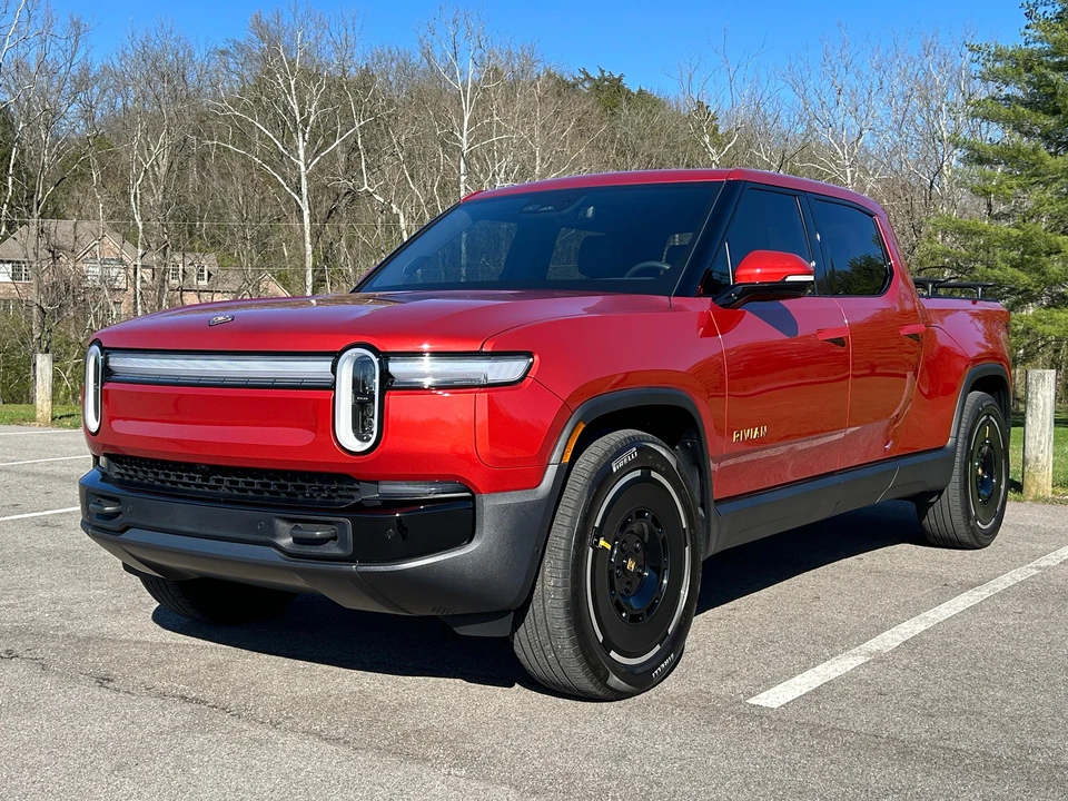 2025 Rivian R1T - Image 8 of 23
