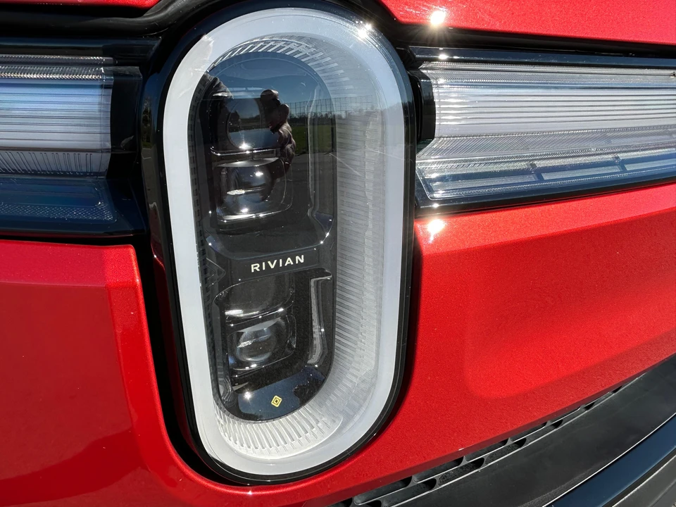2025 Rivian R1T - Image 23 of 23