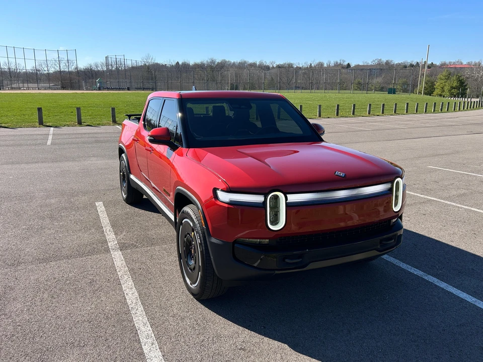 2025 Rivian R1T - Image 19 of 23
