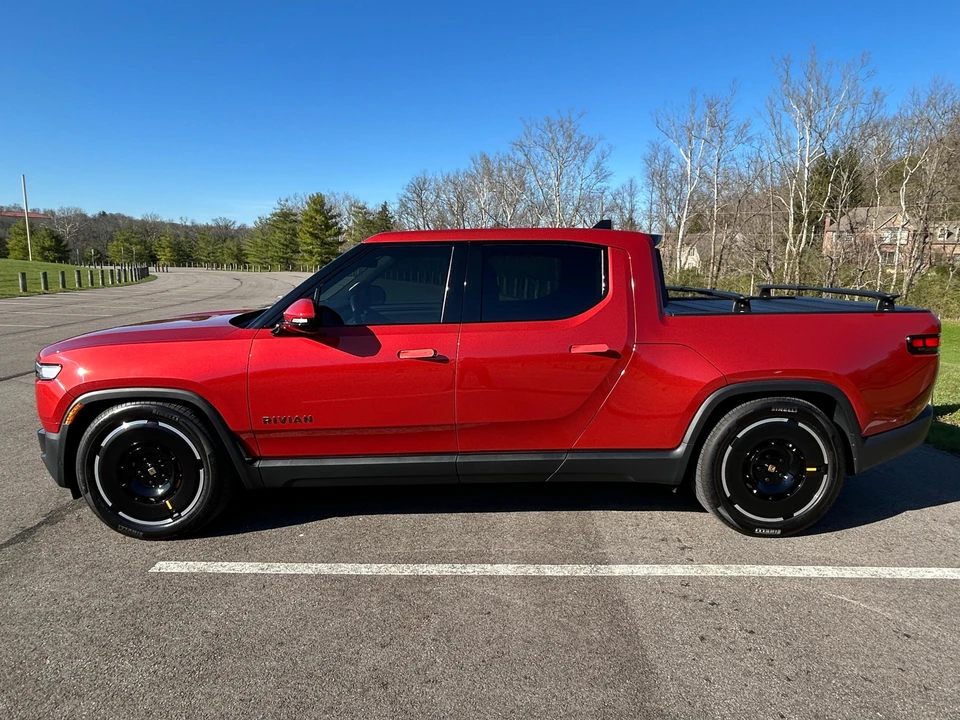 2025 Rivian R1T - Image 13 of 23