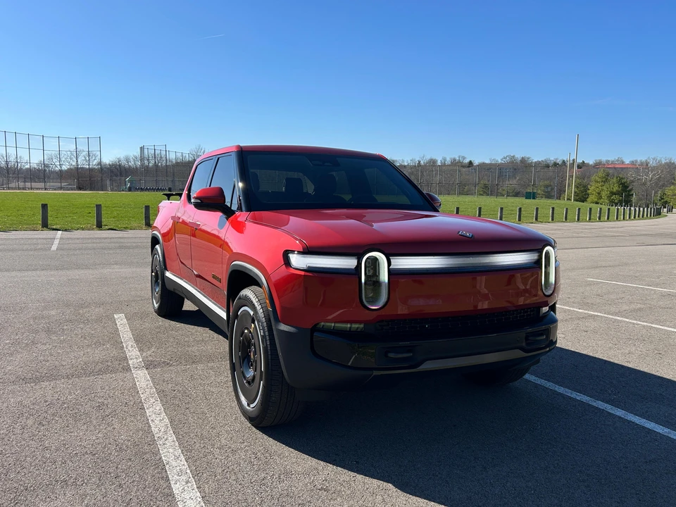 2025 Rivian R1T - Image 20 of 23