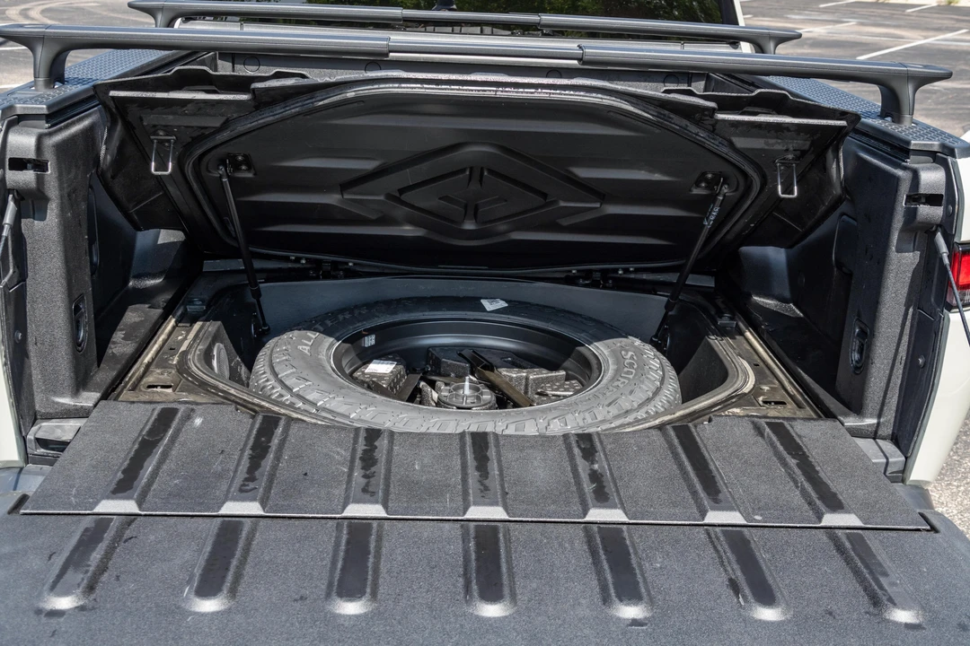 2025 Rivian R1T - Image 27 of 31