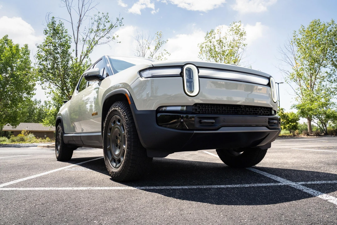 2025 Rivian R1T - Image 10 of 31