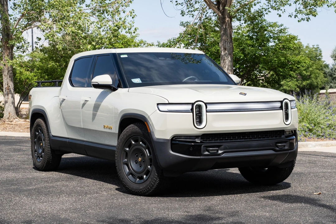 2025 Rivian R1T - Image 12 of 31