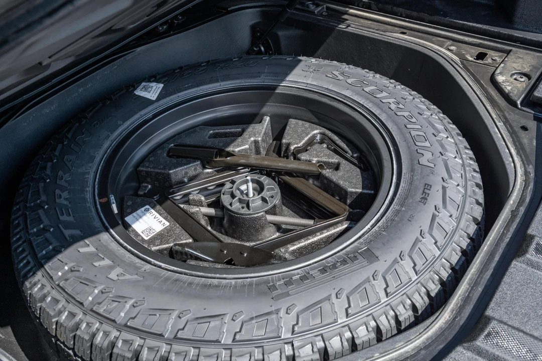 2025 Rivian R1T - Image 28 of 31