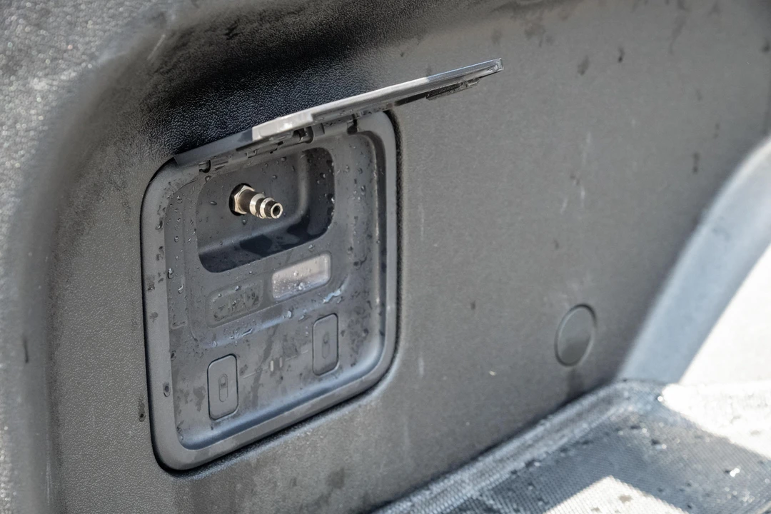 2025 Rivian R1T - Image 29 of 31