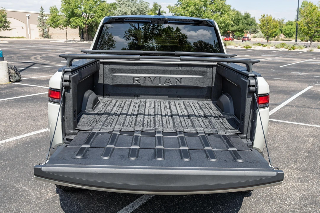 2025 Rivian R1T - Image 26 of 31