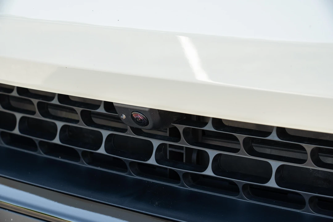 2025 Rivian R1T - Image 14 of 31
