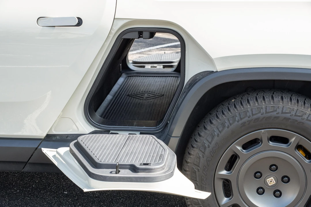 2025 Rivian R1T - Image 19 of 31
