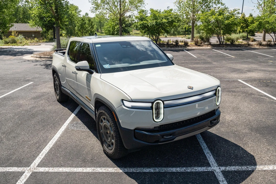 2025 Rivian R1T - Image 11 of 31