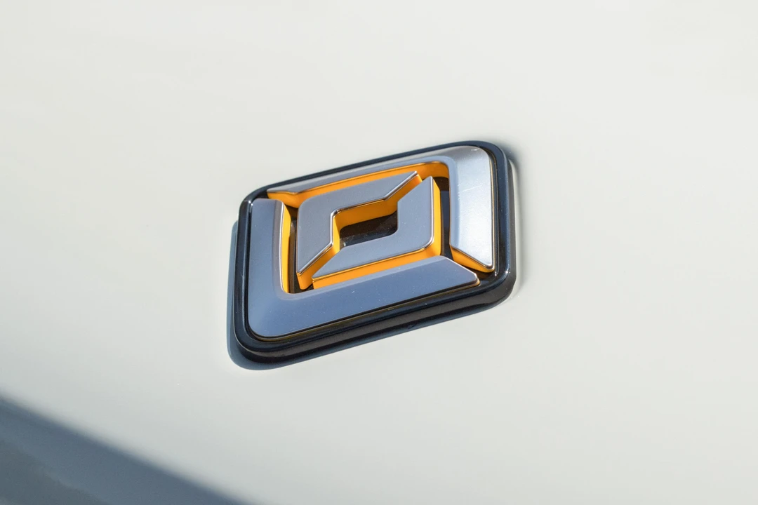 2025 Rivian R1T - Image 13 of 31