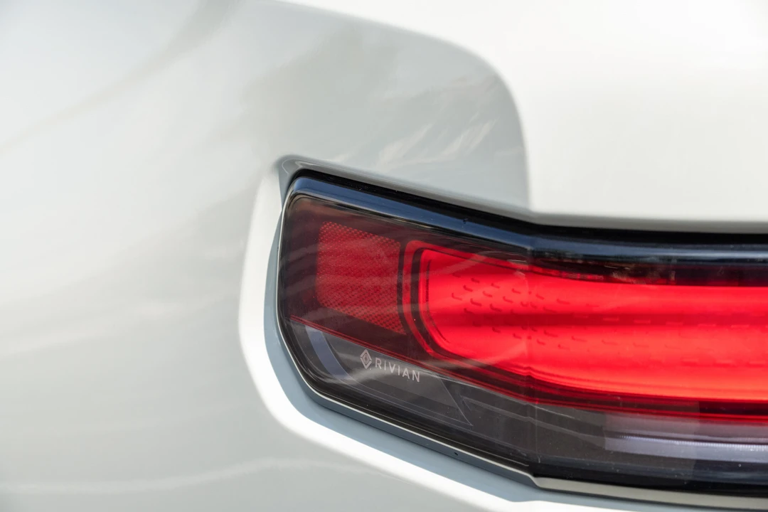 2025 Rivian R1T - Image 23 of 31