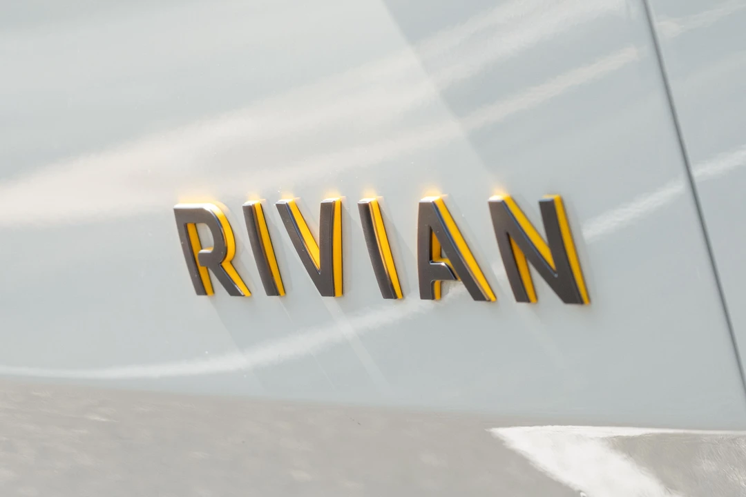 2025 Rivian R1T - Image 25 of 31