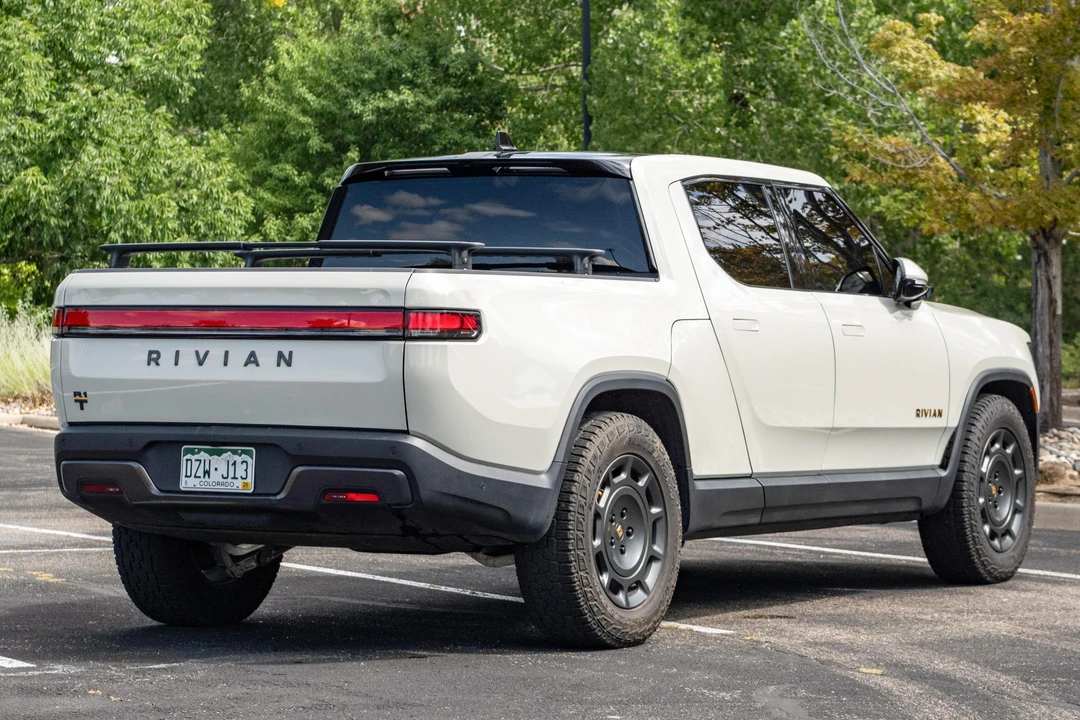 2025 Rivian R1T - Image 4 of 31