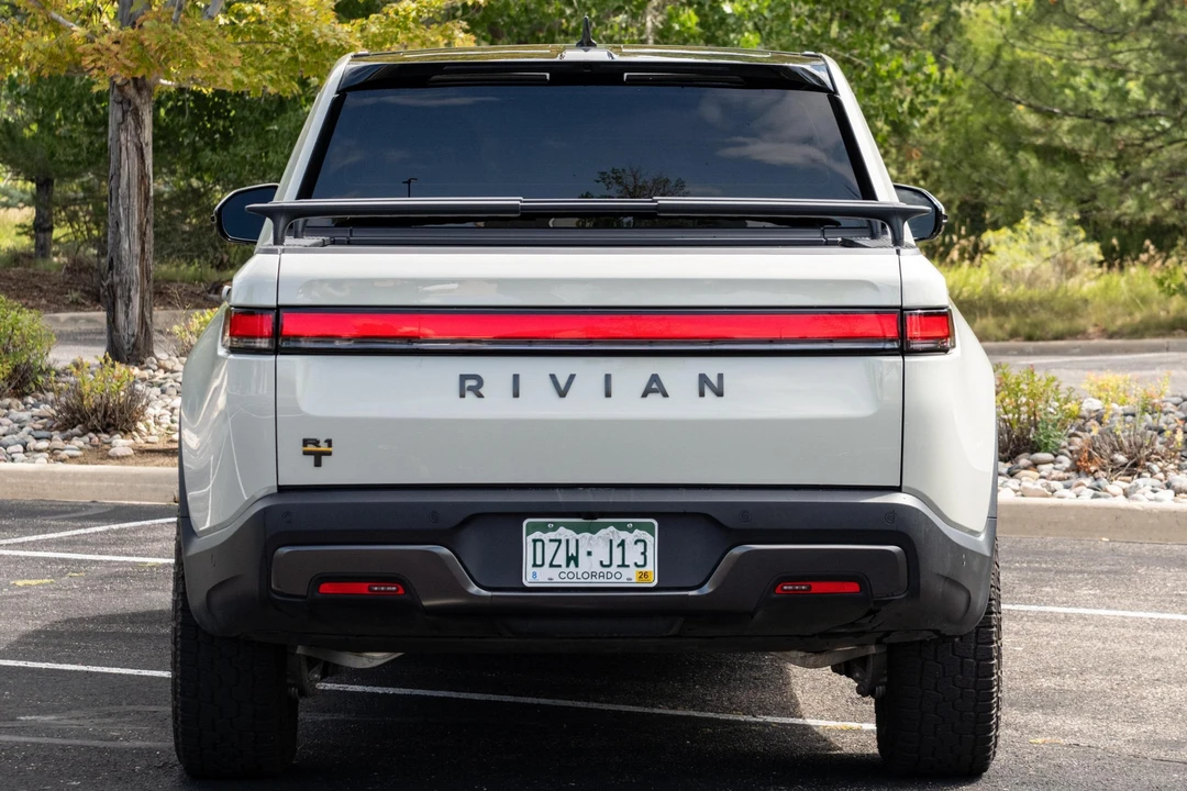 2025 Rivian R1T - Image 5 of 31