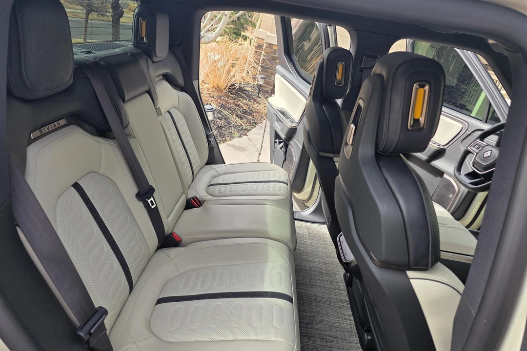 2025 Rivian R1T - Image 25 of 31