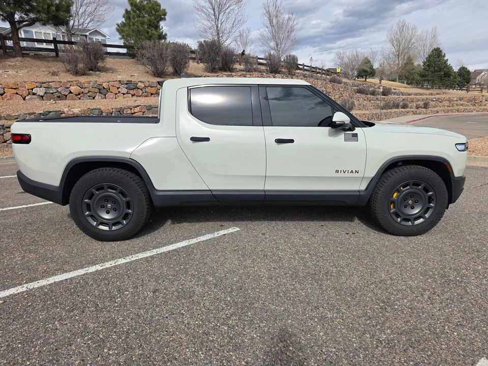 2025 Rivian R1T - Image 8 of 31