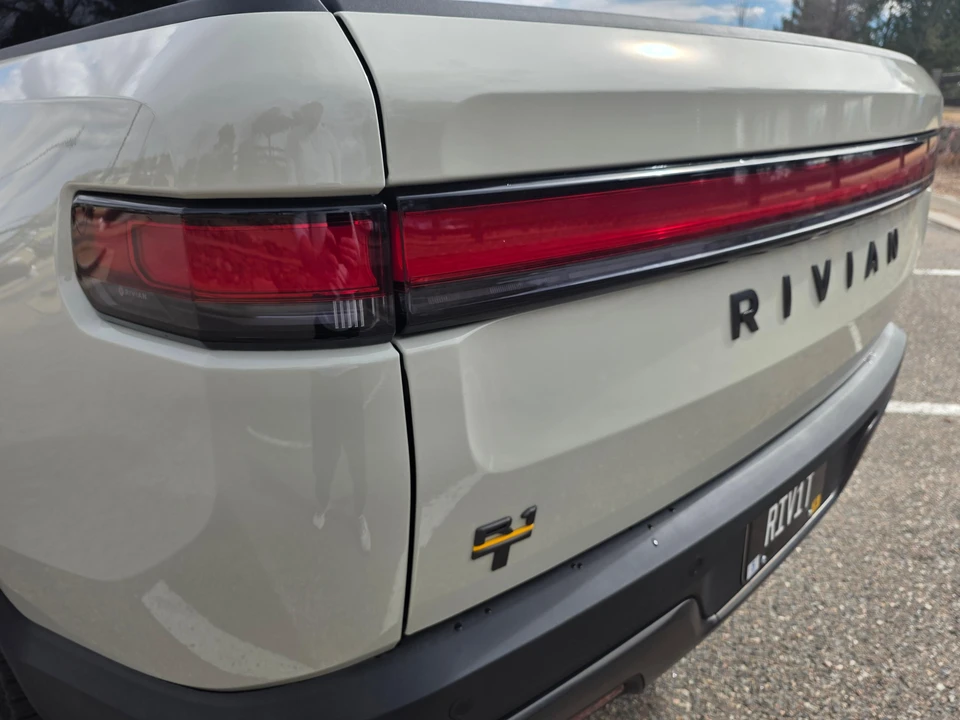 2025 Rivian R1T - Image 12 of 31