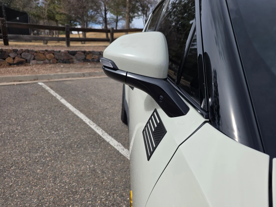 2025 Rivian R1T - Image 16 of 31