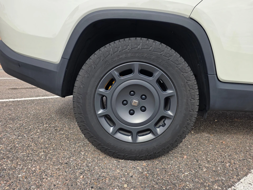 2025 Rivian R1T - Image 21 of 31