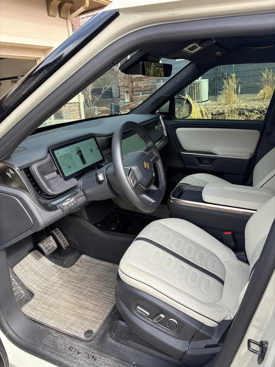 2025 Rivian R1T - Image 28 of 31