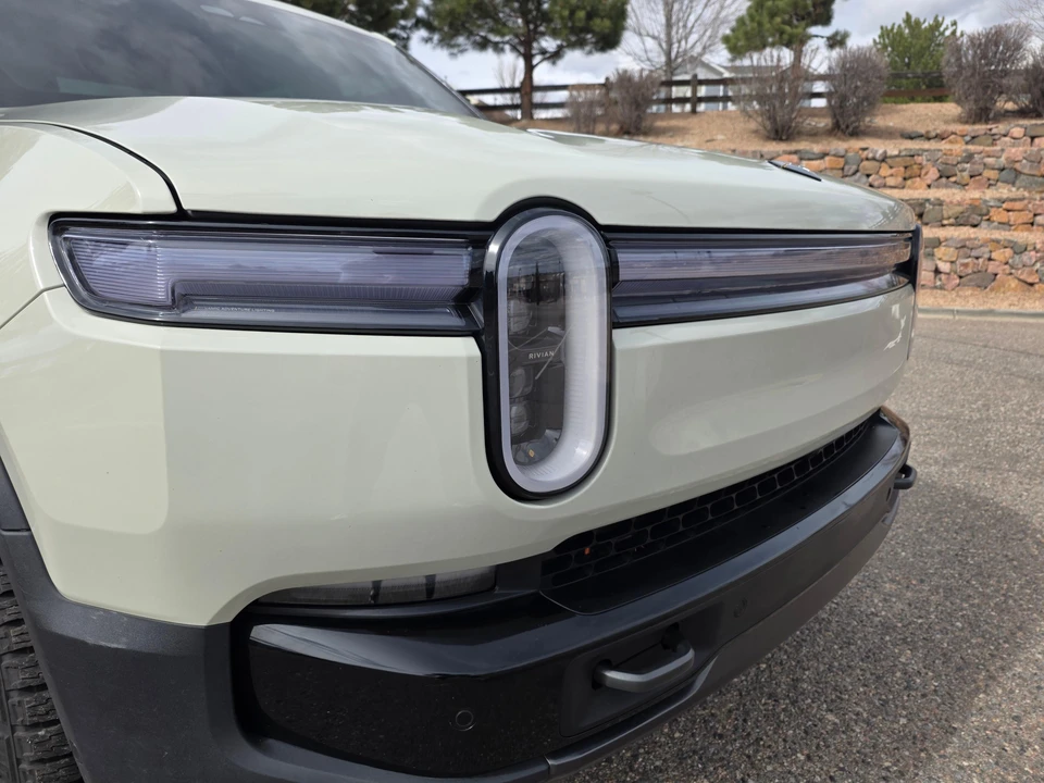 2025 Rivian R1T - Image 9 of 31