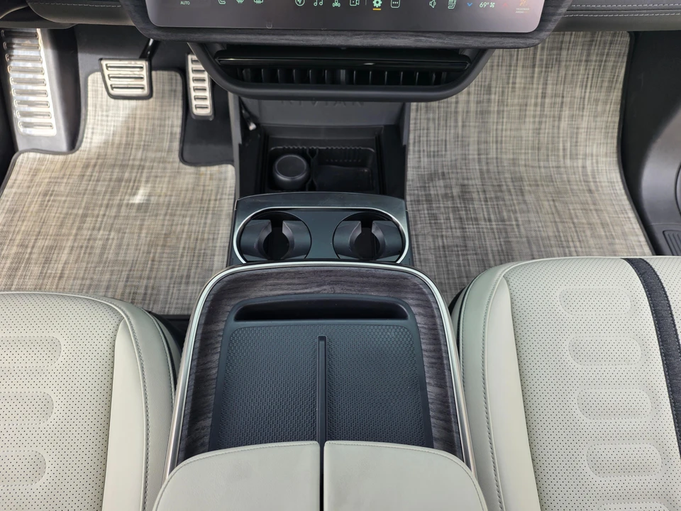 2025 Rivian R1T - Image 31 of 31