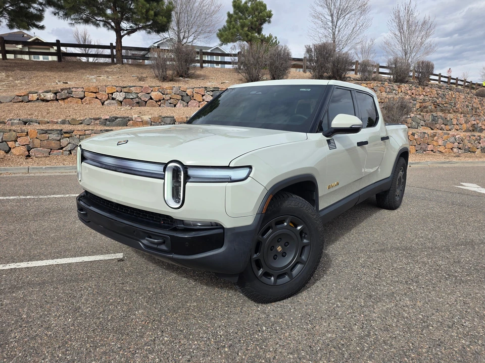 2025 Rivian R1T - Image 6 of 31