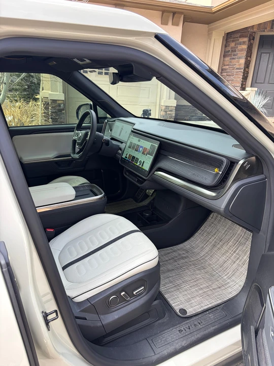2025 Rivian R1T - Image 29 of 31