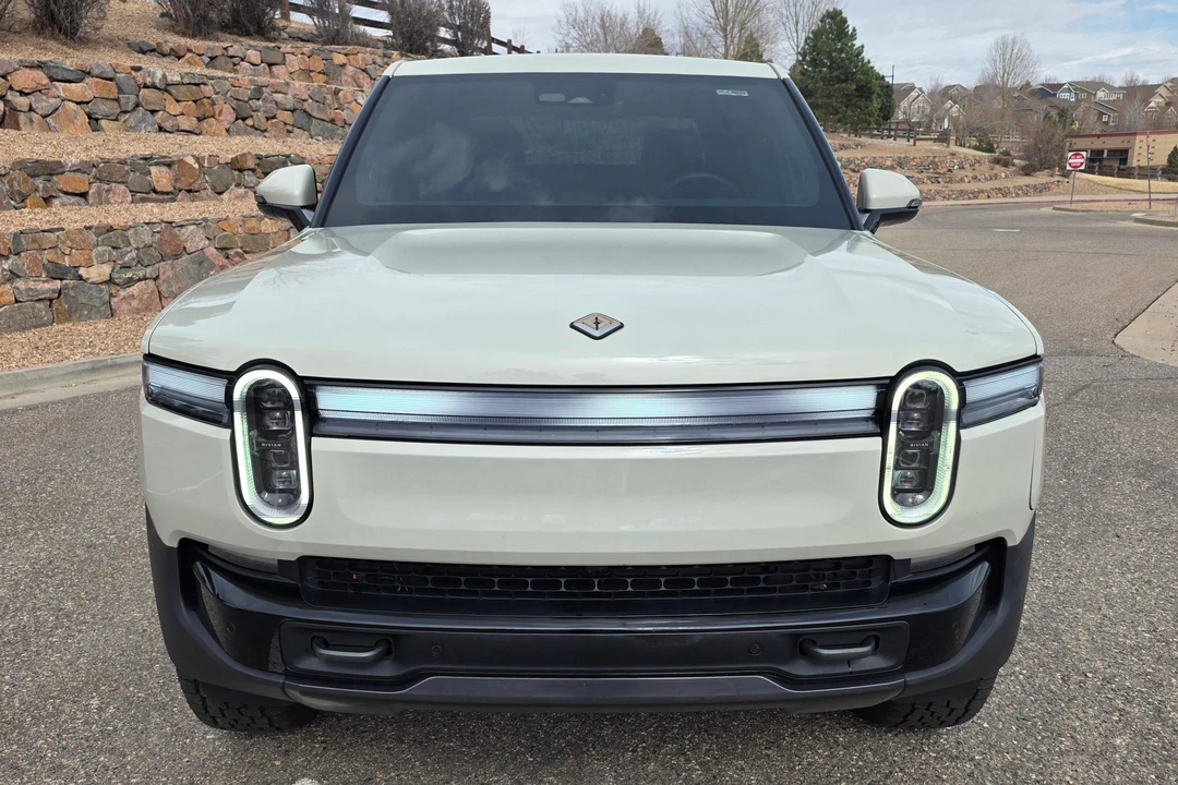 2025 Rivian R1T - Image 2 of 31